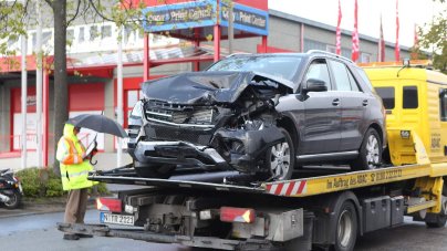 Unfall In Der Sigmundstrasse M Klasse Rammt Transporter Nurnberg Nordbayern De