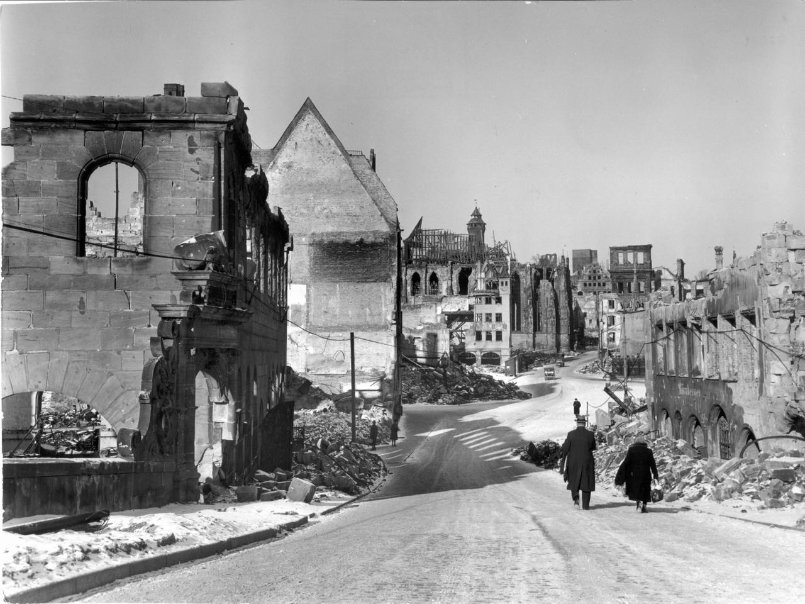 Σαν σήμερα: Η ημέρα που η Νυρεμβέργη βυθίστηκε 14